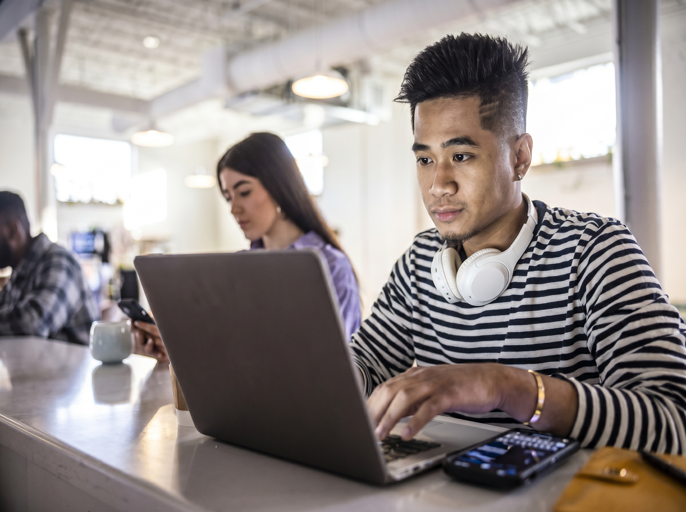 AI Bias Revealed: Women's Résumés Rated Weaker Than Men's in Study