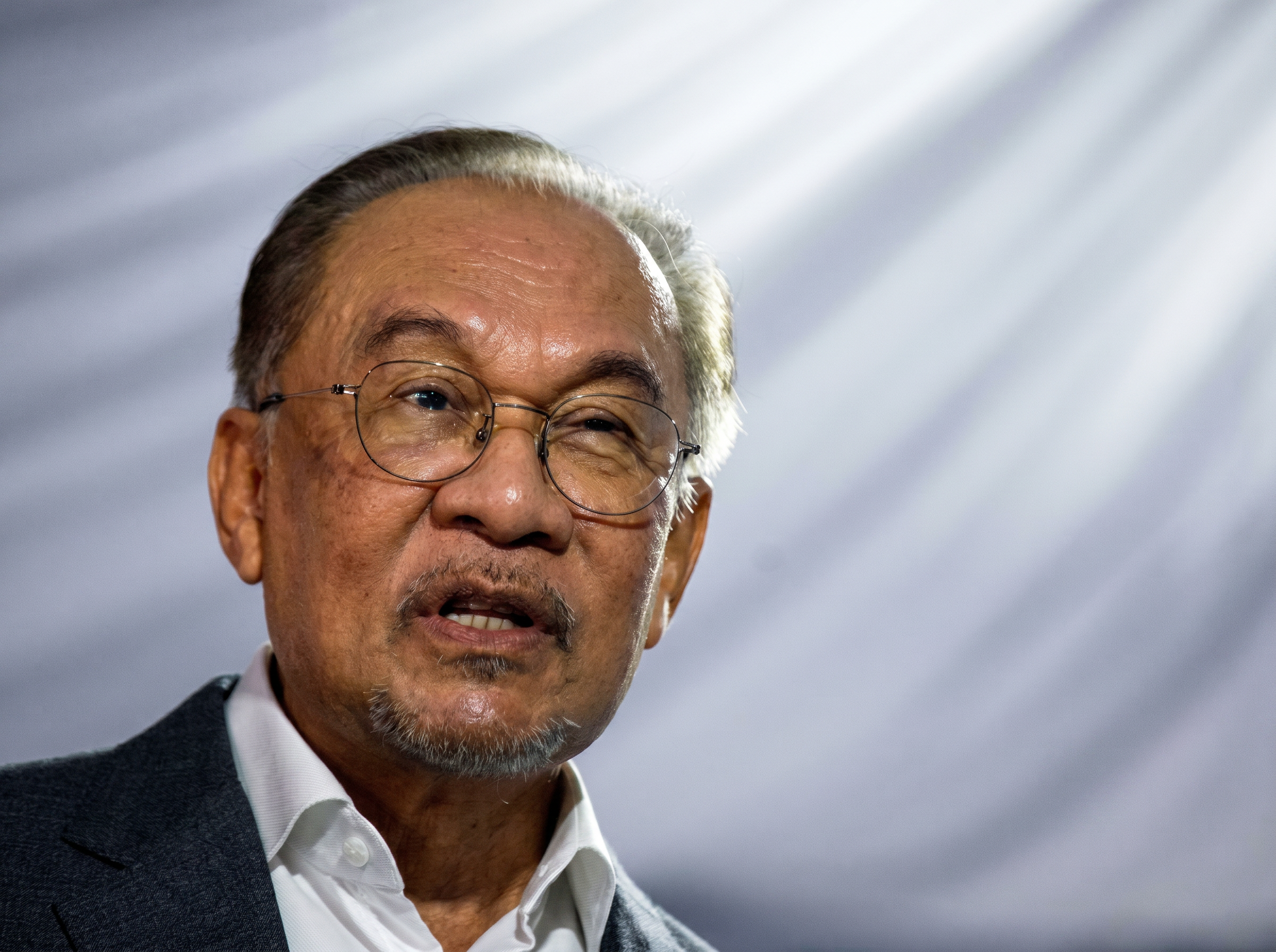 Anwar Ibrahim to Unveil Malaysia's Oil Supply Continuity Strategy