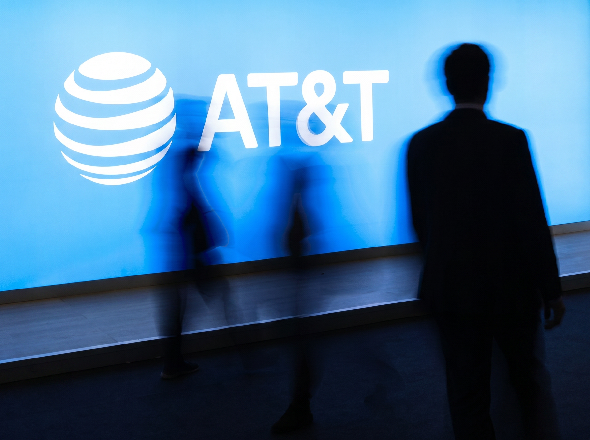 FCC's Controversial Approval of AT&T and SpaceX Spectrum Purchases