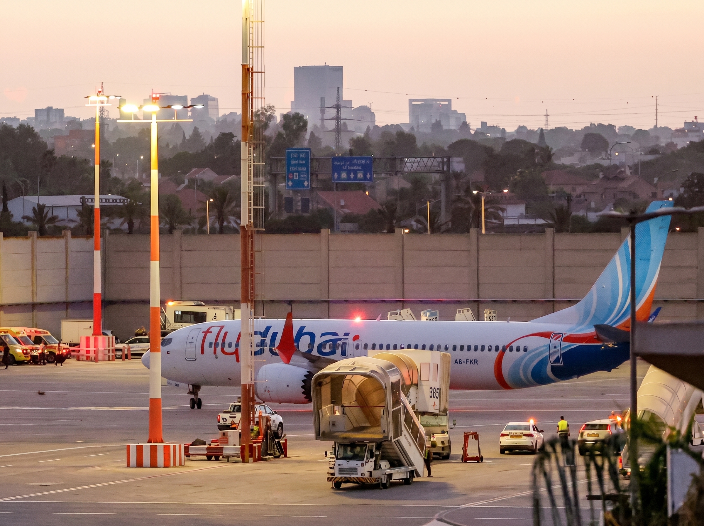 Netanyahu Hails Heroism of Stabbed Indian Pilot Who Saved Passengers on Flydubai Flight