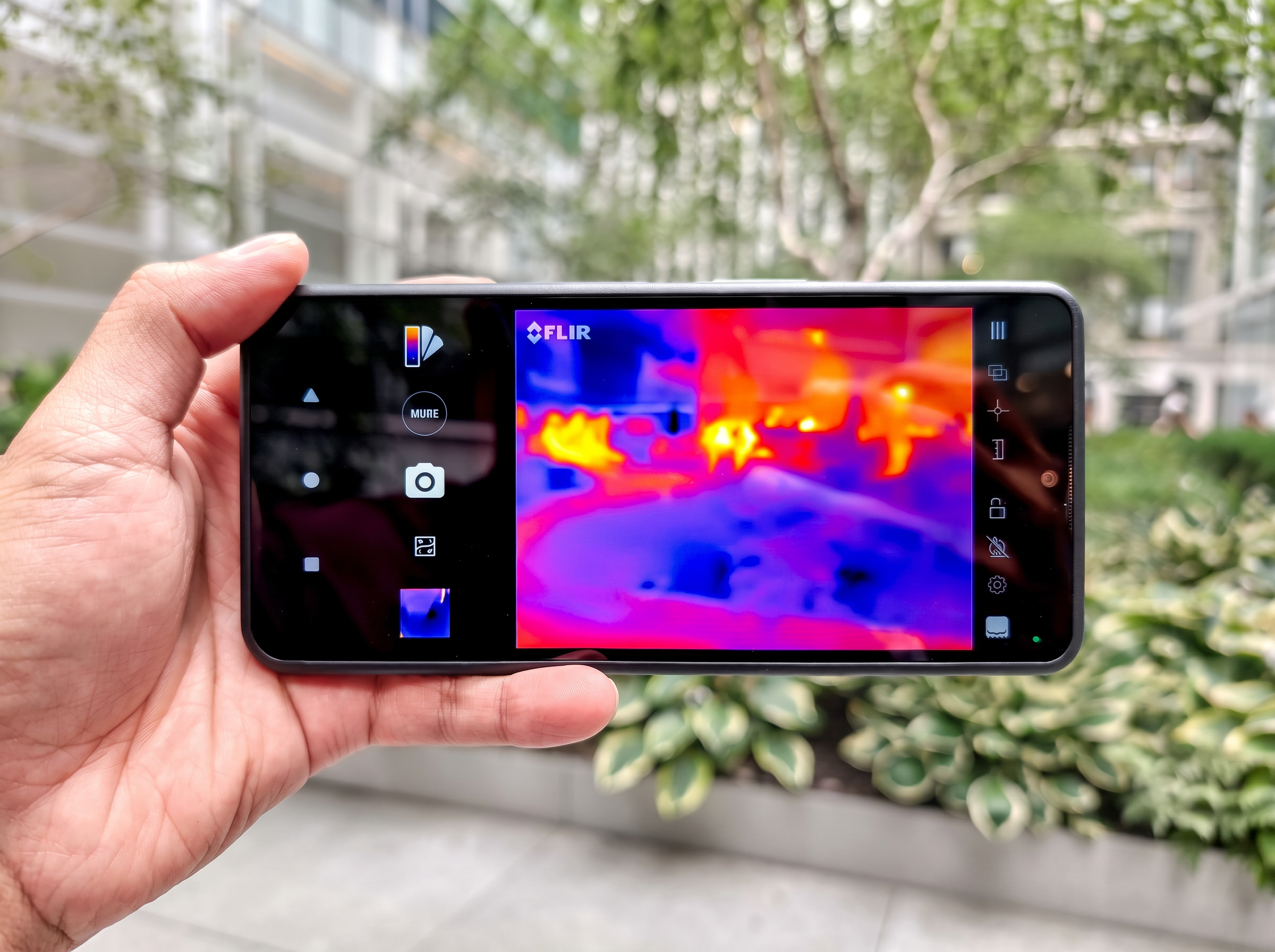 Sonim XP Pro Thermal: A Rugged Smartphone With a Slim Profile and Thermal Capabilities