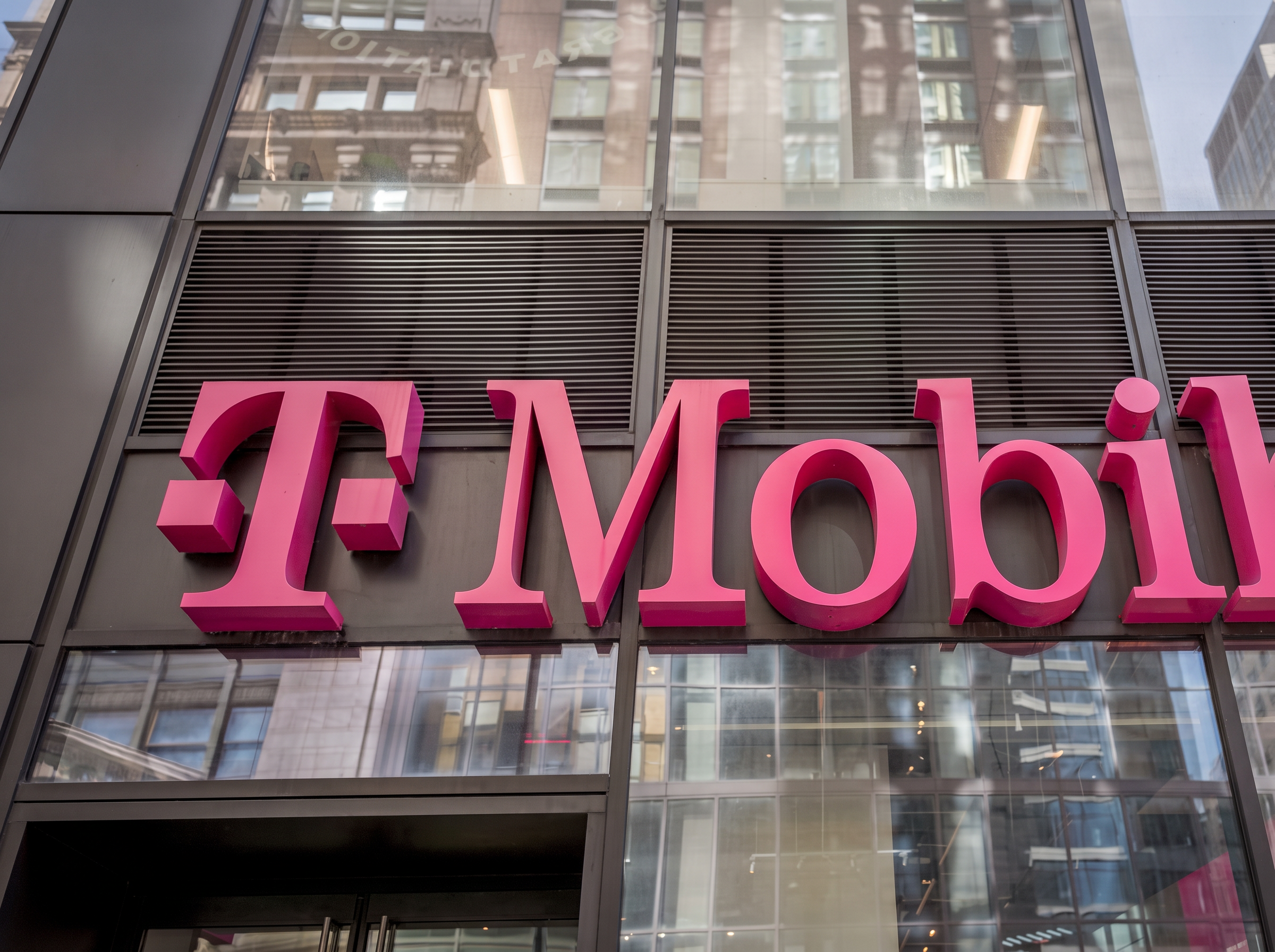 T-Mobile Faces Backlash Over Forced Plan Migration Issues