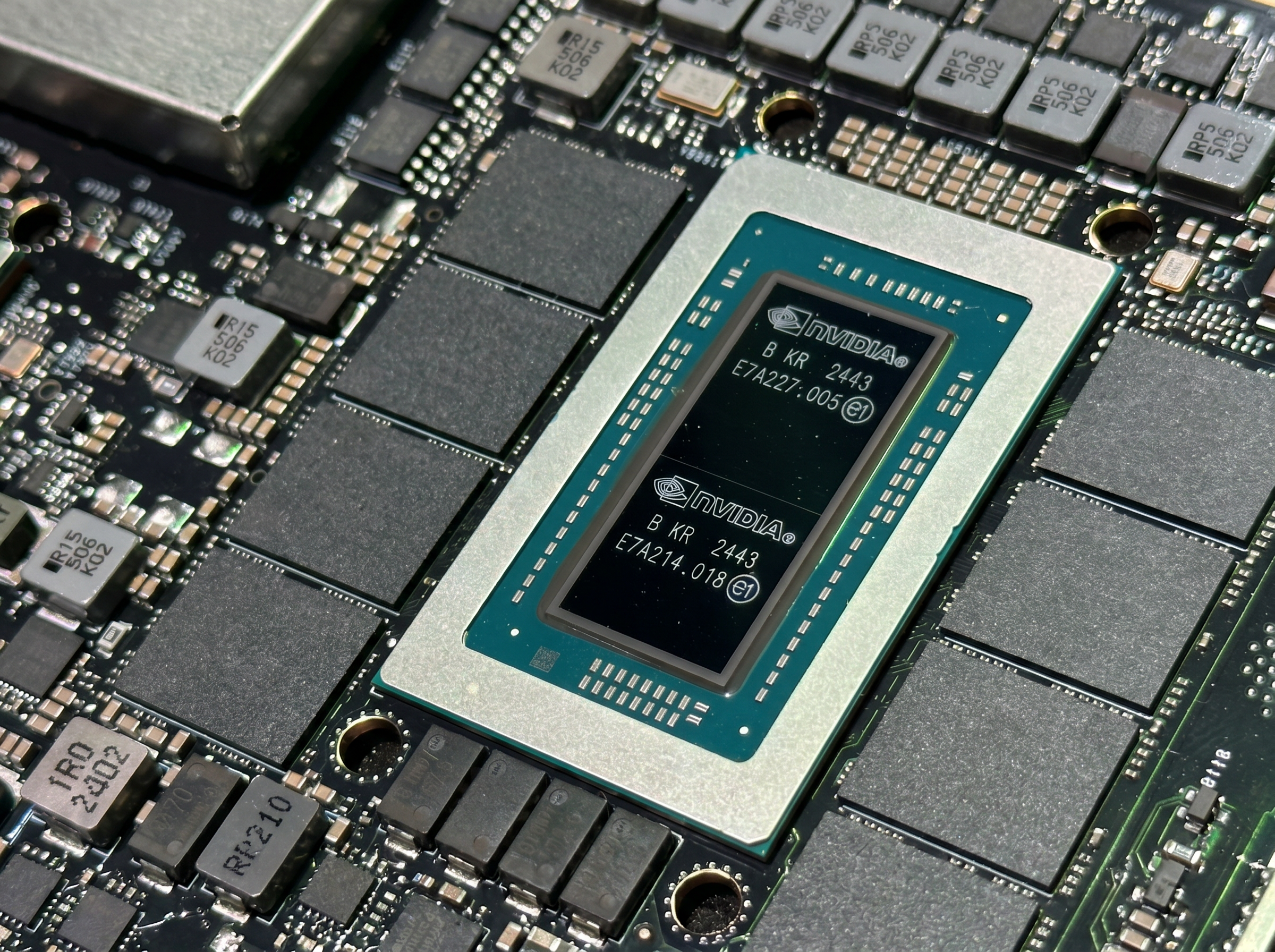 US Expands AI Chip Ban to Chinese Firms Outside China