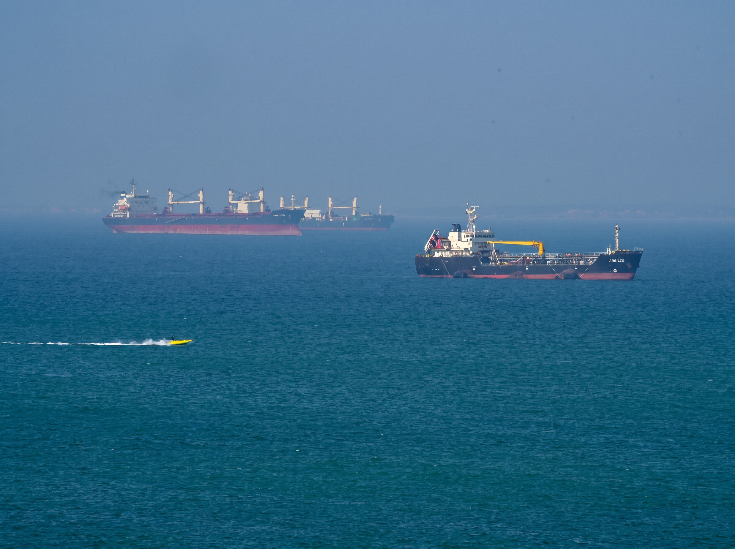 U.S. Intelligence Reveals Iran's Ability to Block Strait of Hormuz Amid Conflicts