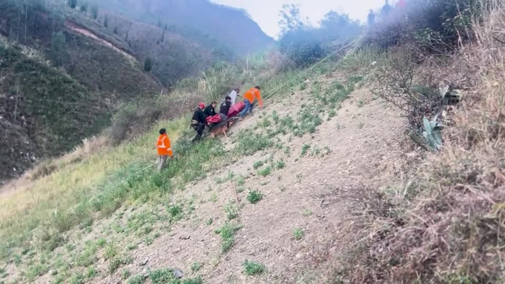 At Least 14 Dead in Minibus Accident on Mountain Road in Peru