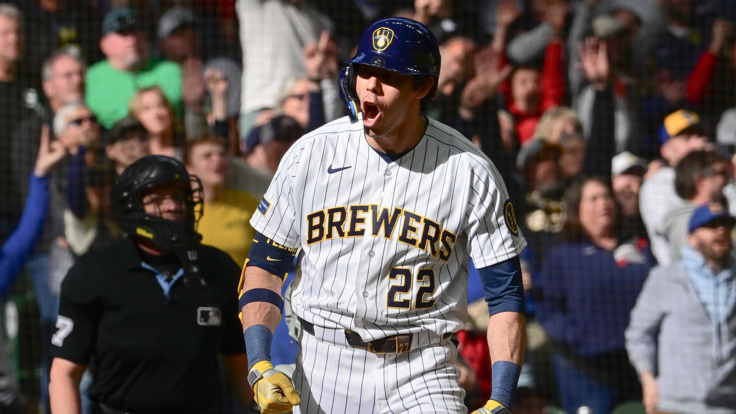 Brewers' Christian Yelich to Sit Out Wednesday with Back Soreness