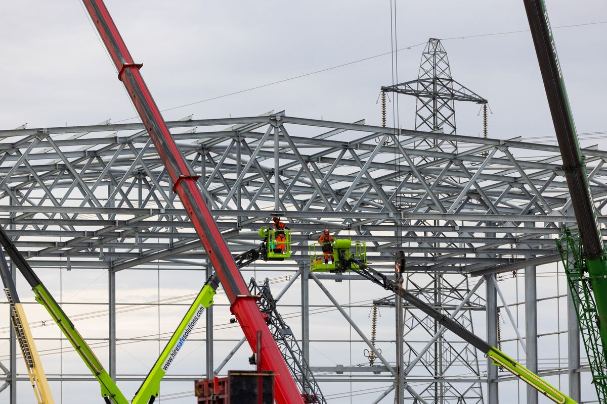 CRH Approaches Landmark Acquisition of Arcosa, Reports Financial Times