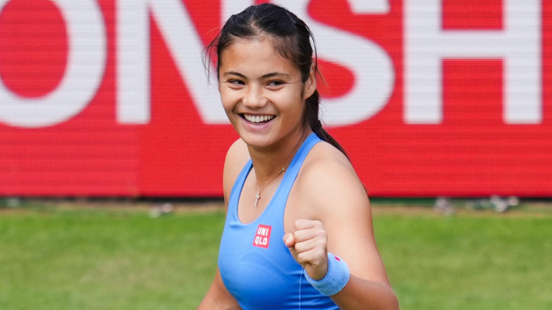 Emma Raducanu Advances with Dominant Win at Queen's Club