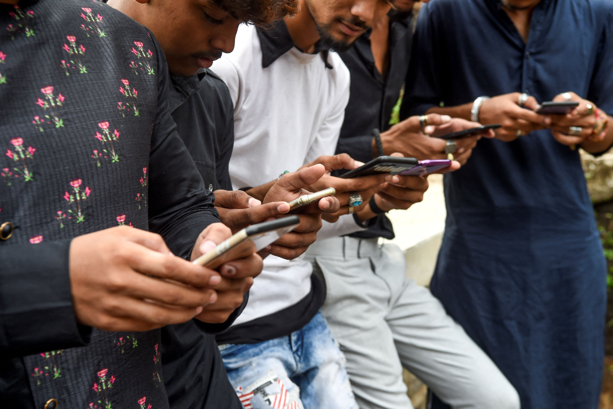 India's Mobile App Market Shifts Towards Paid Services