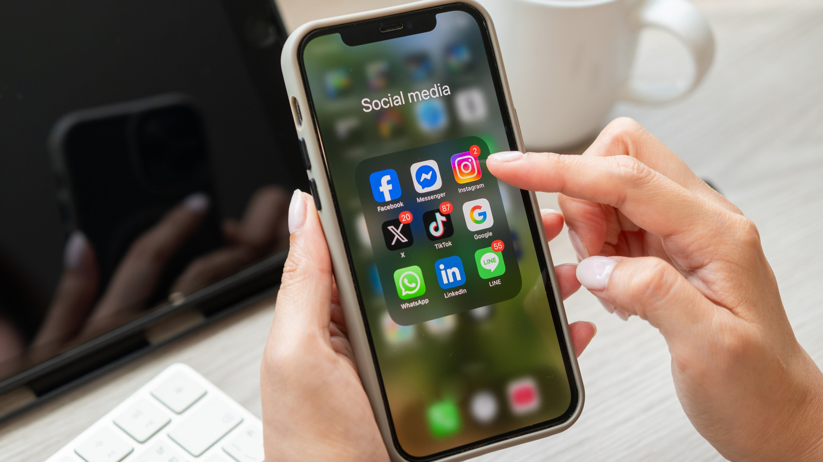 Instagram Rolls Out Post Reordering Feature for Profile Grids