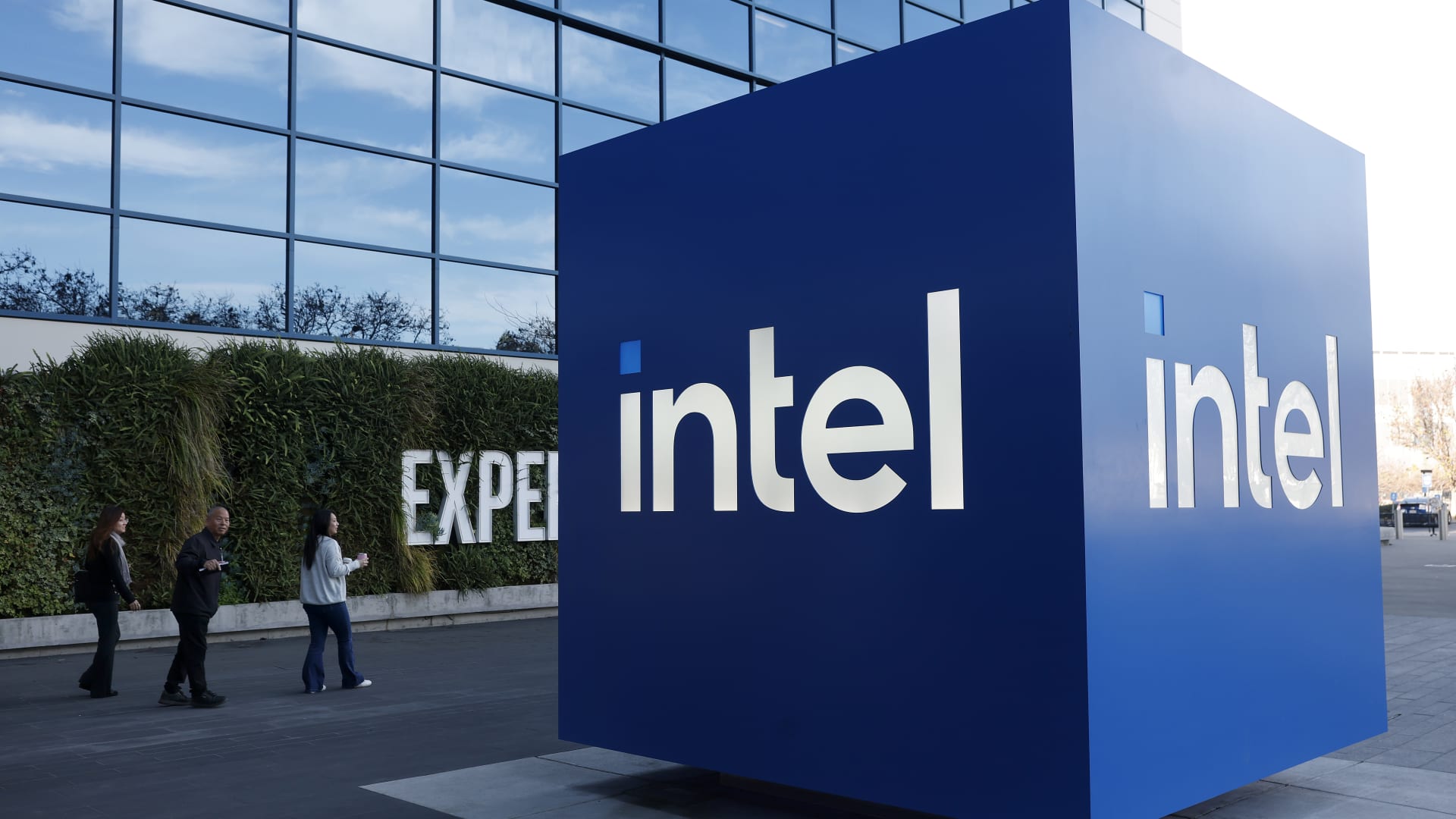 Intel Stock Surges Amid Partnership with Apple Announced by Trump