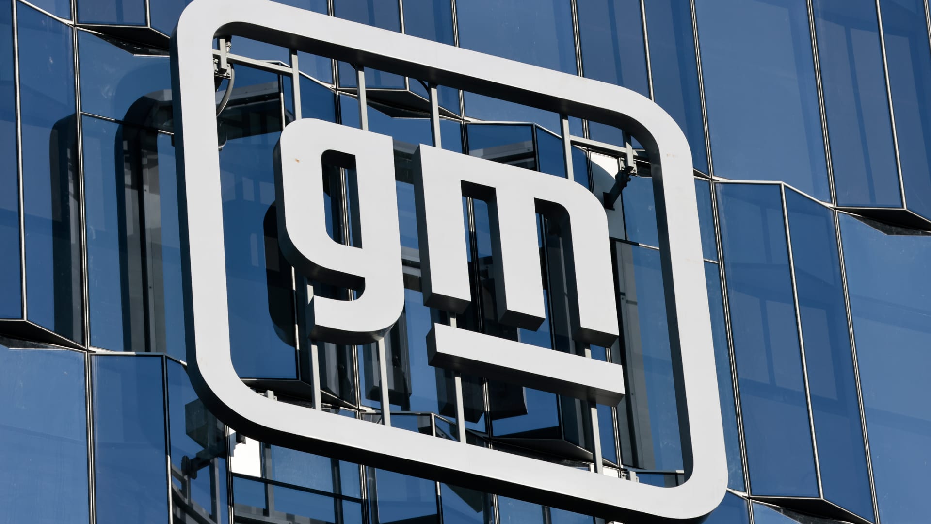Laid-off GM Employees Share Experiences and Impact of AI Technology