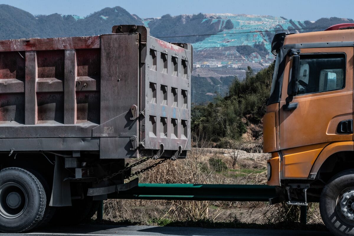 Lithium Prices Drop Amid Concerns Over CATL Mine Status in China