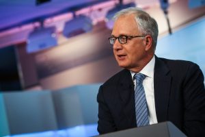 Market Guru Ed Yardeni Elevates S&P 500 Forecast to 8,250 Amid Earnings Surge