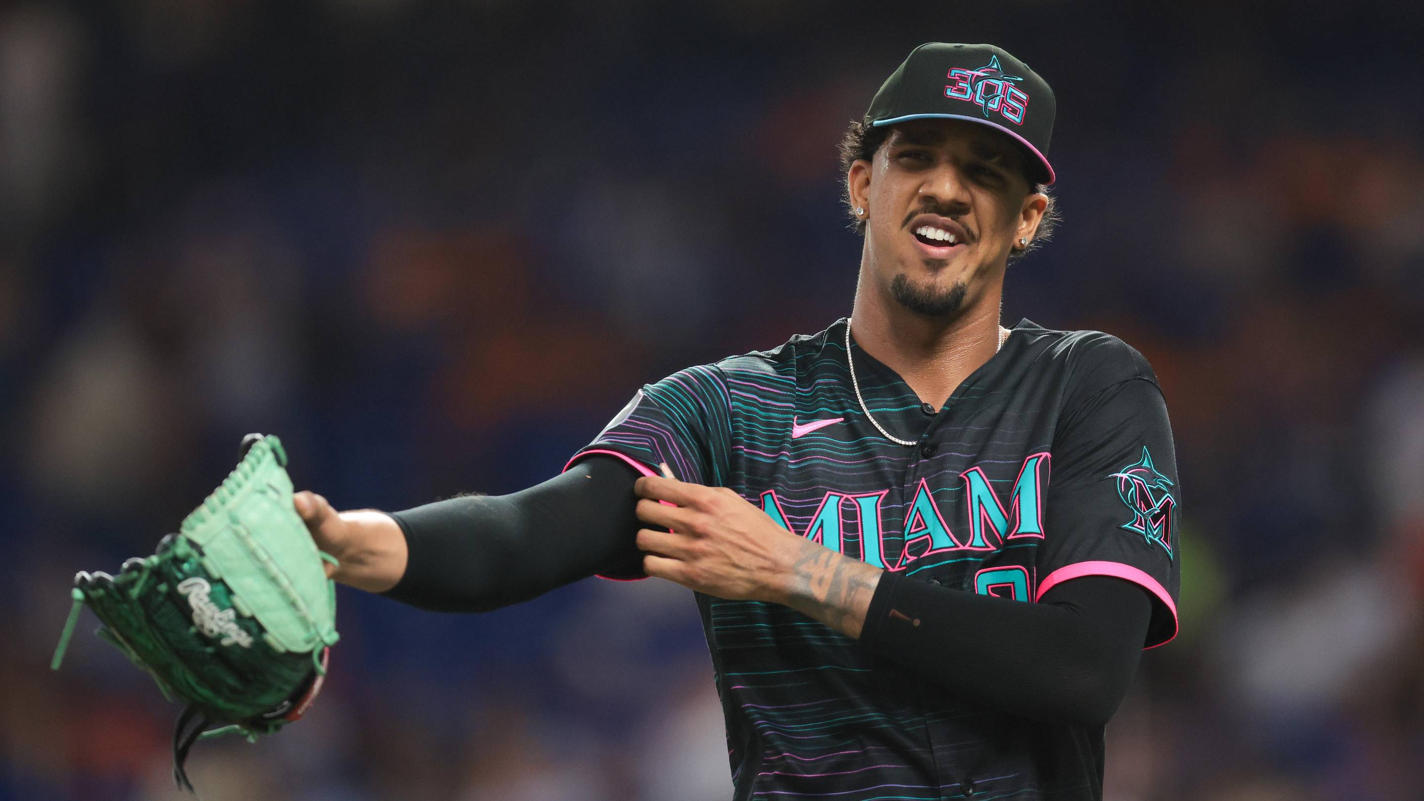 Marlins Await Results After Eury Pérez Exits with Right Hamstring Injury