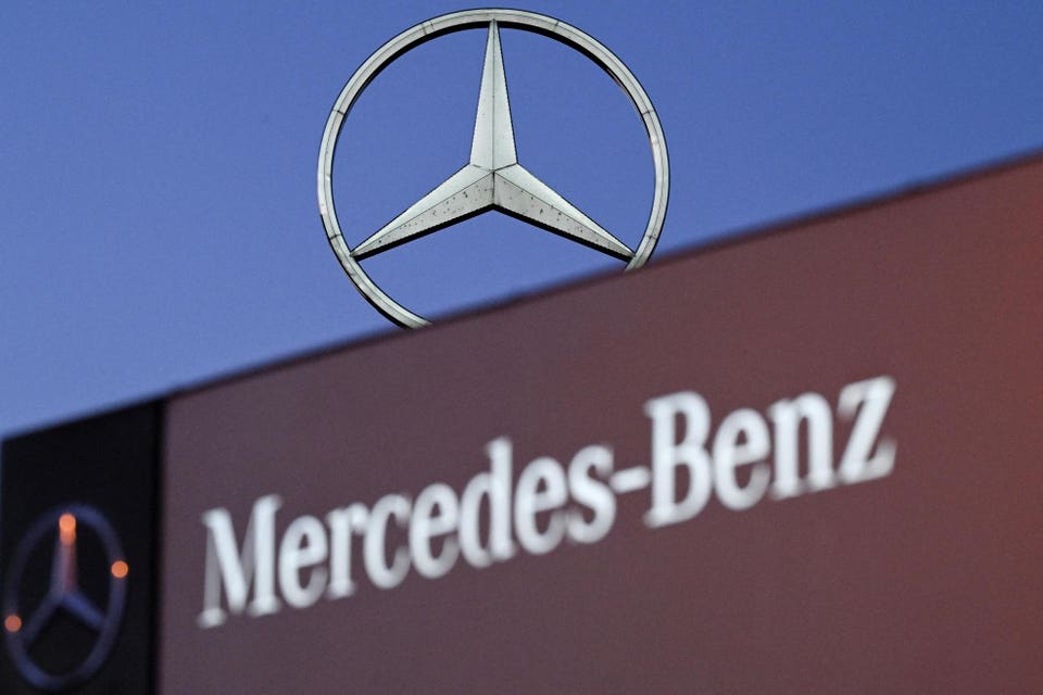 Mercedes Recalls Over 310,000 Vehicles Due to Door Lock Concerns