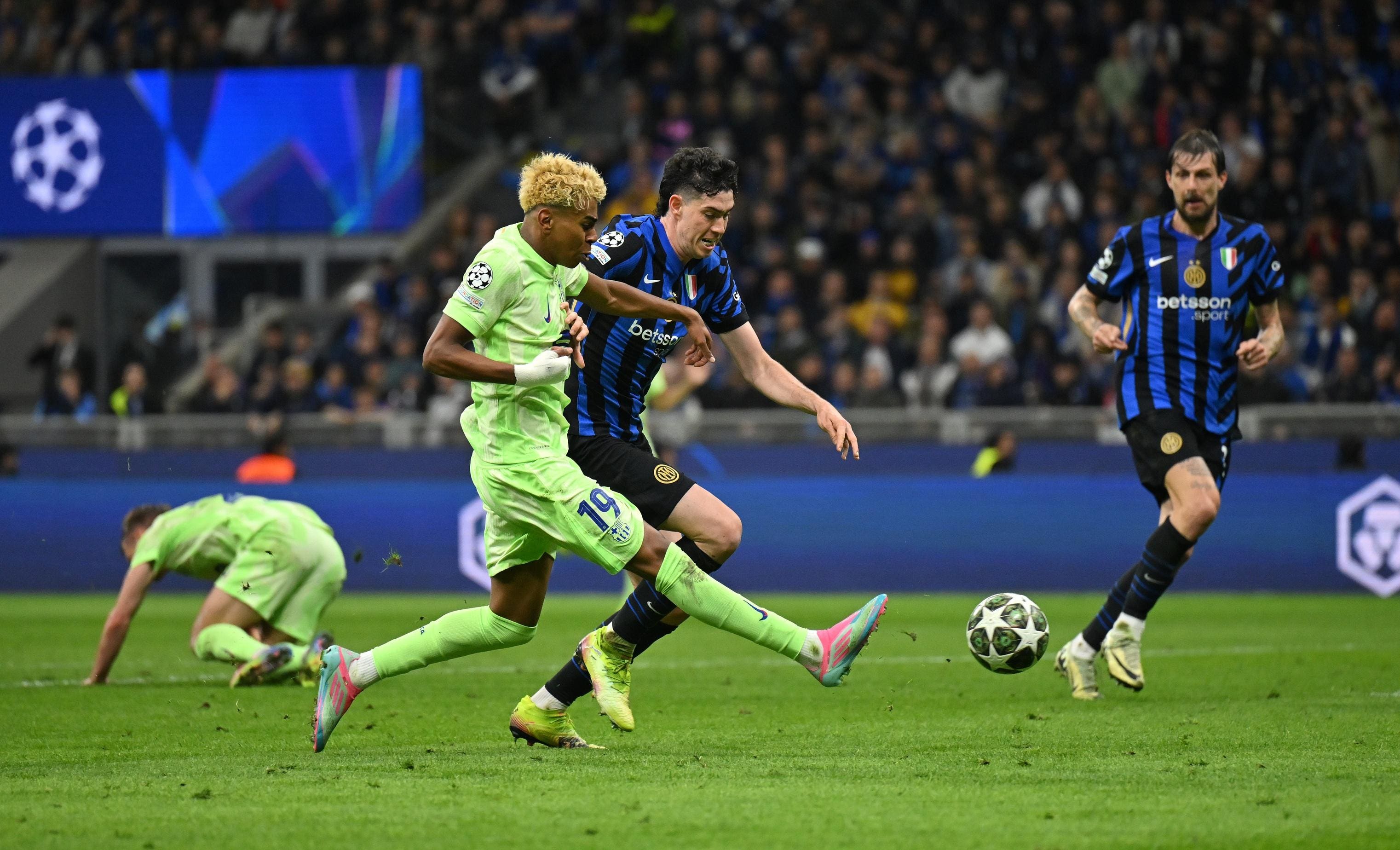 Real Madrid Turns Focus to FC Barcelona Transfer Target Alessandro Bastoni