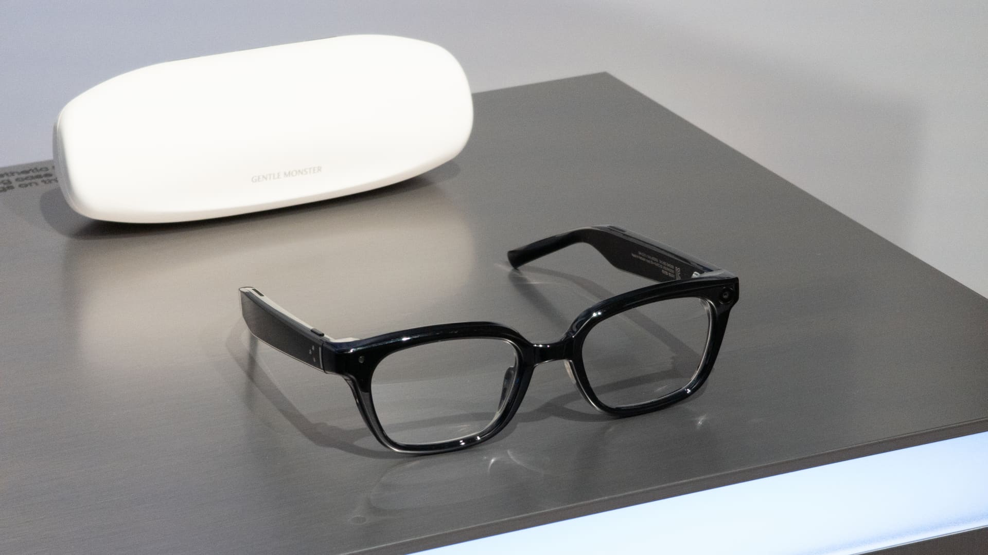 Samsung Unveils Features of New Smart Glasses to Compete with Meta