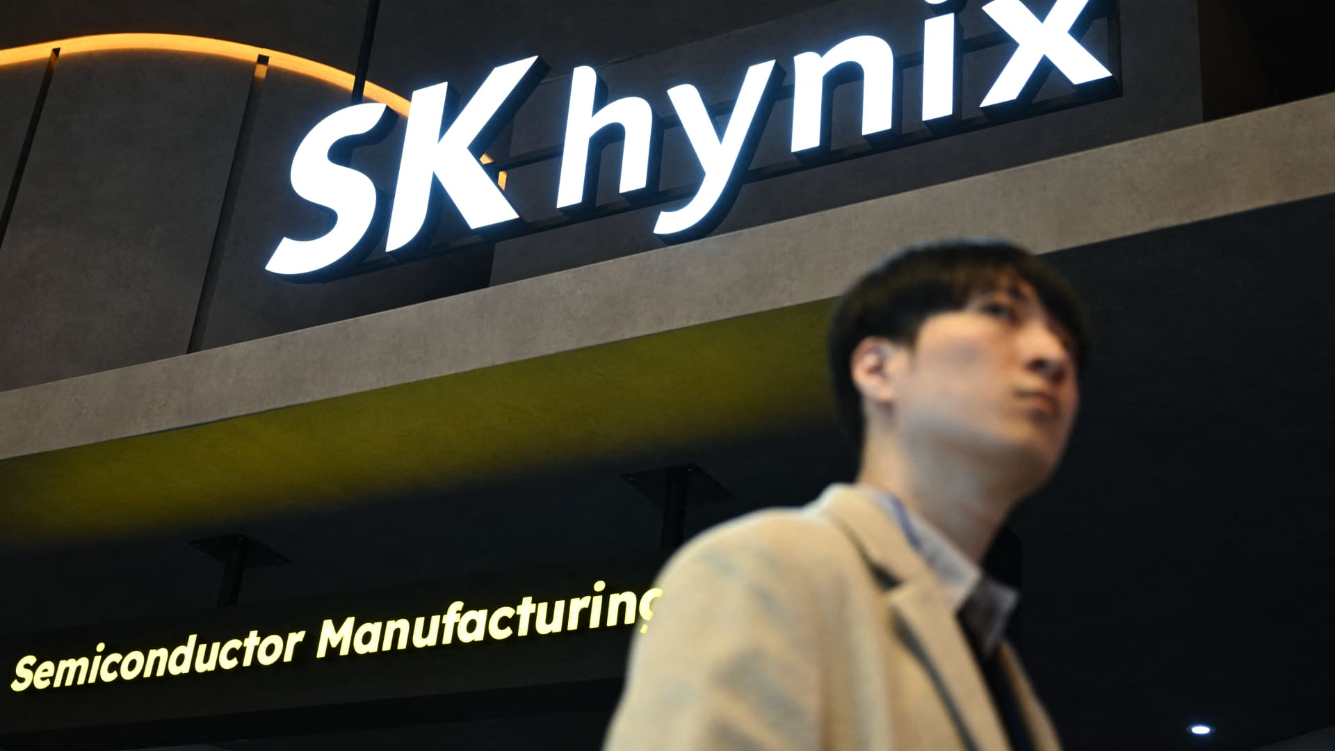 SK Hynix Achieves $1 Trillion Valuation Amid AI Boom
