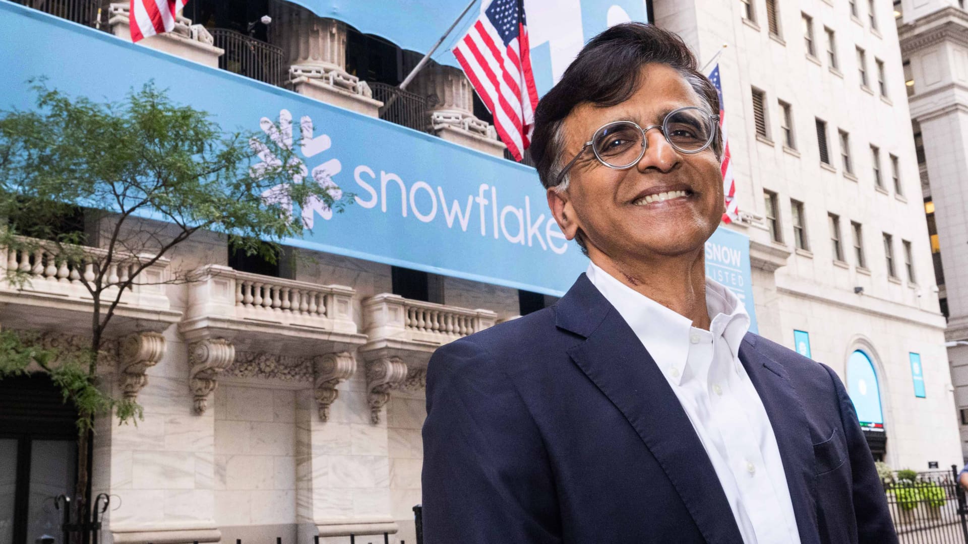 Snowflake Shares Surge 35% Following Strong Earnings Report and $6 Billion AWS Commitment