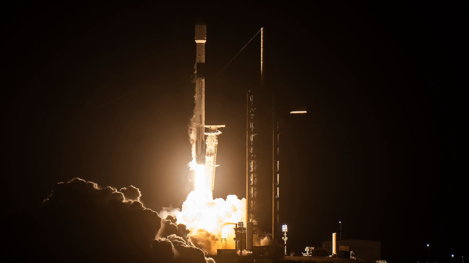 SpaceX Falcon 9 Upper Stage to Crash into Moon This August