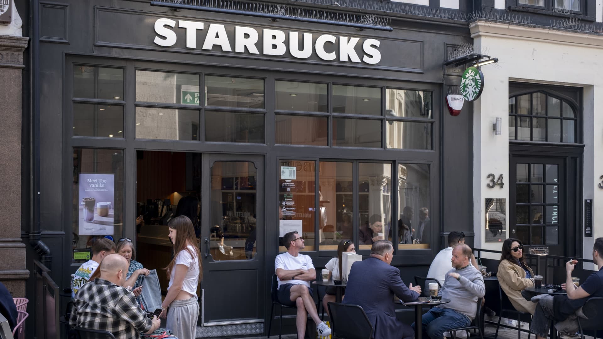 Starbucks Adjusts Fiscal Outlook Amid Rising Gas Prices as Growth Continues