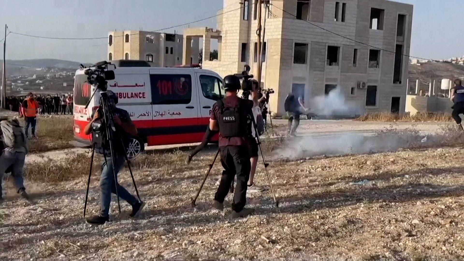 Tensions Escalate in Nablus Amid Israeli Forces' Use of Tear Gas Against Journalists