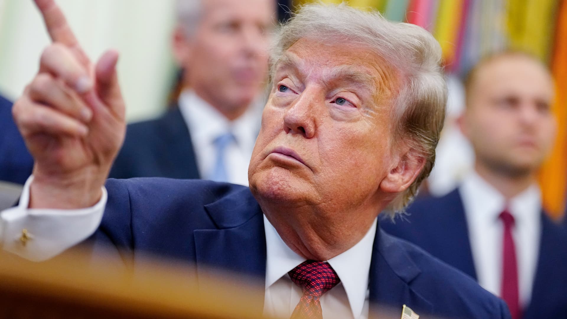 Trump Champions Warsh and Calls for Lower Federal Interest Rates