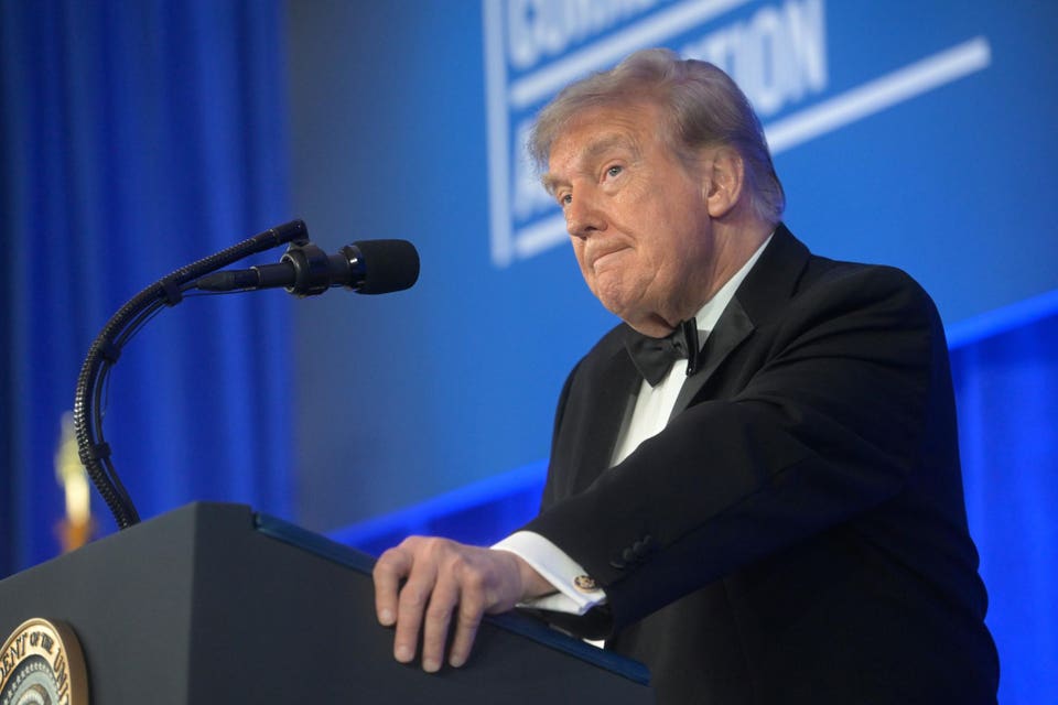 Trump Congratulates Wall Street Journal Reporters Amid Ongoing Lawsuit Over Epstein Letters
