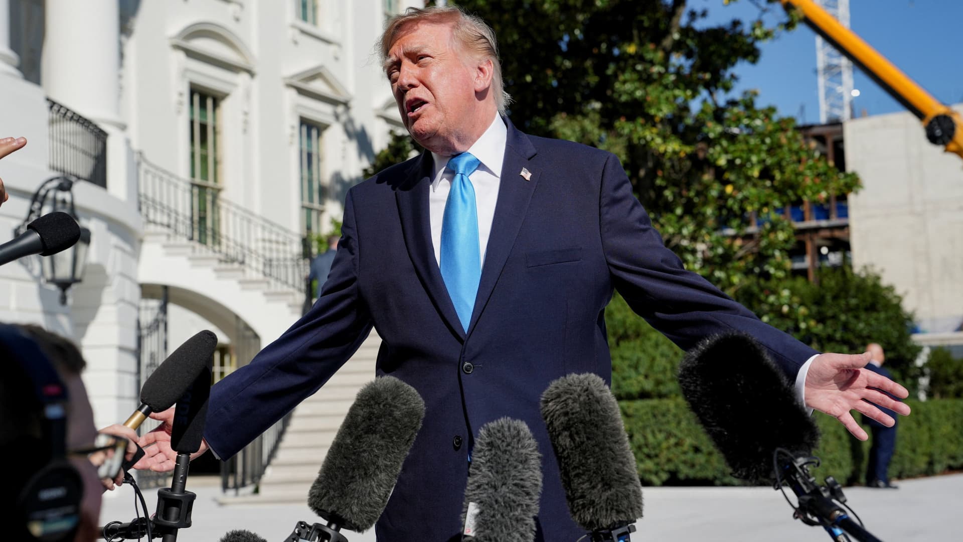 Trump Justifies Relocation of U.S. Long-Range Bombers from the UK Amid Threats