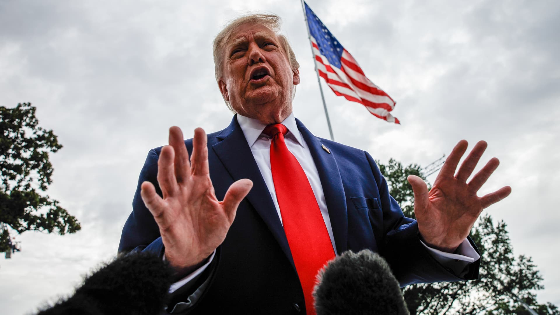 Trump Unveils Ambitious $15 Billion Steel Plant Project in Iowa