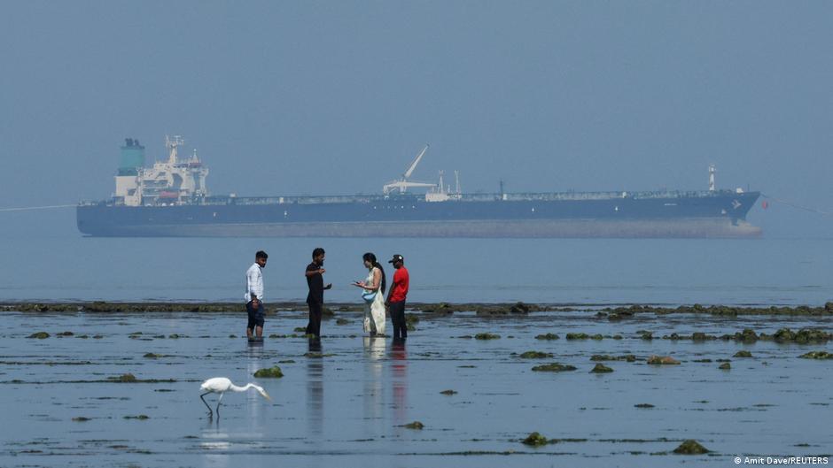 US Extends Waiver for Purchase of Russian Oil Amid Criticism